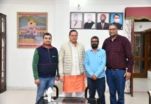 सीएम धामी ने बेडू ग्रूप के सदस्यों से की मुलाकात, पहाड़ी उत्पादों का संरक्षण करने की अपेक्षा की