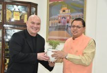 मुख्यमंत्री धामी ने अमेरिका टेनिस खिलाड़ी आंद्रे अगासी से की मुलाकात