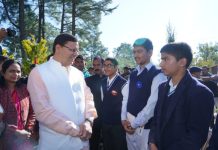 मुख्यमंत्री धामी ने की स्कूली छात्र- छात्राओं से वार्ता