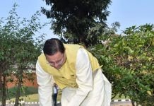 पहली बार मुख्यमंत्री आवास में रोपा गया बुरांश का पौधा