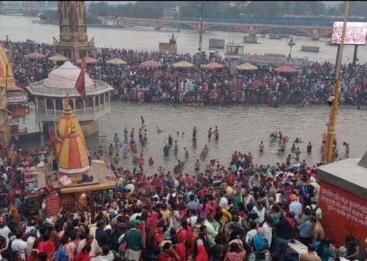 कार्तिक पूर्णिमा पर हरिद्वार में उमड़ा आस्था का सैलाब