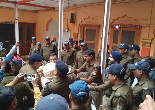 निर्मल अखाड़े में दुसरे गुट के आने से हुआ हंगामा