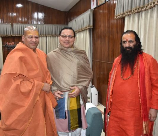 संतों ने की सीएम धामी से भेंट, धर्मांतरण पर कड़ा कानून बनाये जाने पर जताया आभार