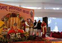 भरत मंदिर में आयोजित श्रीमद् भागवत कथा में सीएम धामी हुए शामिल