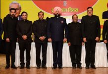 राज्यपाल ने किया उत्कृष्ट जिलाधिकारी पुरस्कार से. पांच आईएएस अधिकारीयों को सम्मानित