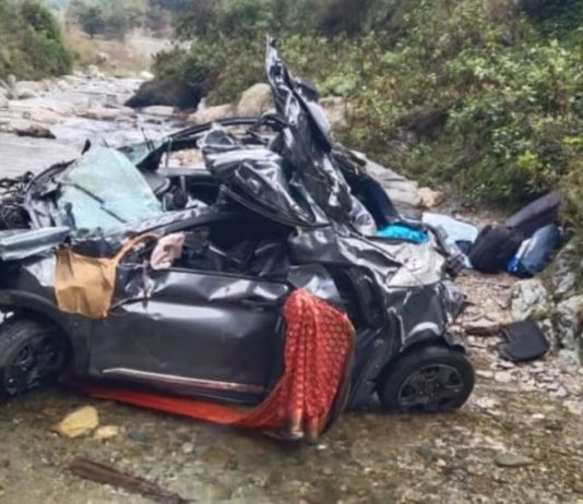 बरात में शामिल कार हुई हादसे का शिकार, चार लोगों की मौत