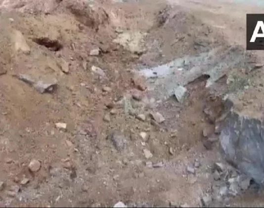 सड़क ड्रिलिंग के दौरान फटा डेटोनेटर, दो घायल