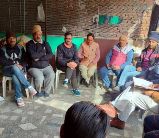 धर्मांतरण के विरोध में व्यापार मंडल ने किया धरना प्रर्शन