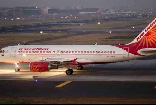 एयर इंडिया फ्लाइट में नशे में धुत व्यक्ति ने बुजुर्ग महिला पर किया पेशाब