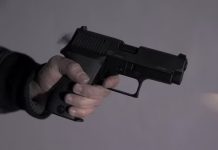 दुकानदार को रिवाल्वर से धमकाने का वीडियो वायरल, आरोपी की तलाश में जुटी पुलिस