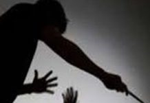 शिक्षक ने कक्षा नौ के छात्र को डंडे से पीटा,दाएं हाथ की टूटी हड्डी