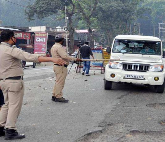 अवैध शराब की बिक्री की सूचना पर पुलिस ने परसुंडाखाल बाजार में चलाया छापेमारी अभियान