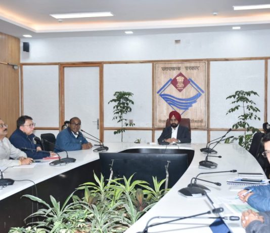 मुख्य सचिव ने की हेल्थ एंड वेलनेस सेंटर की प्रगति की समीक्षा बैठक