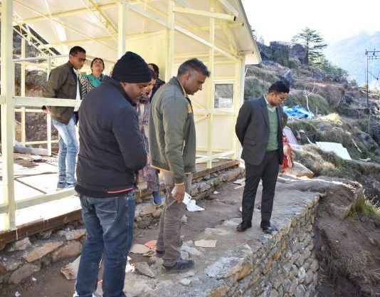जिलाधिकारी हिमांशु खुराना ने आपदा प्रभावितों के पुनर्वास के लिए निर्माणाधीन प्रीफ्रेब्रिकेटेड कार्यो का किया निरीक्षण