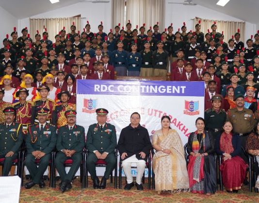 सीएम धामी ने गणतंत्र दिवस परेड में उत्कृष्ट प्रदर्शन करने वाले एनसीसी कैडेट्स व आरडीसी दल को किया सम्मानित