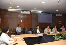 मुख्य सचिव ने मोबाइल हेल्थ सुविधाएं और टेलीमेडिसिन के सम्बन्ध में की बैठक