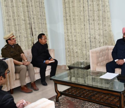 राज्यपाल ने जिलाधिकारी धीराज सिंह गर्ब्याल की योजनाओं को बताया क्रान्तिकारी