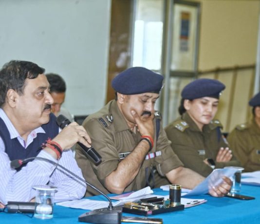 सोमवती अमावस्या स्नान पर्व को लेकर जिलाधिकारी ने की संयुक्त ब्रीफिंगसोमवती अमावस्या स्नान पर्व को लेकर जिलाधिकारी ने की संयुक्त ब्रीफिंग