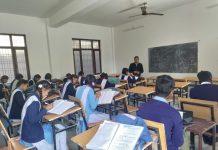 जिलाधिकारी रुद्रप्रयाग की अनूठी पहल, परीक्षाओं के दृष्टिगत छात्र-छात्राओं का किया जाय मार्गदर्शन