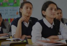 शिक्षा विभाग की ओर से राजकीय इंटर कॉलेज केवर्स में आयोजित कैरियर गाइडेंस फॉर गर्ल्स कार्यक्रम में छात्राओं को दी गई कैरियर संबंधी जानकारी