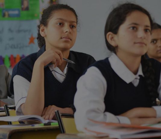 शिक्षा विभाग की ओर से राजकीय इंटर कॉलेज केवर्स में आयोजित कैरियर गाइडेंस फॉर गर्ल्स कार्यक्रम में छात्राओं को दी गई कैरियर संबंधी जानकारी