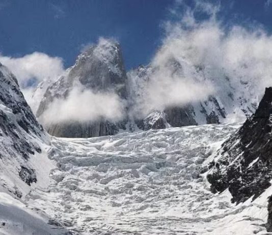 सीमांत चमोली में टूटा ग्लेशियर