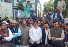 कांग्रेस का अडाणी को लेकर प्रदर्शन, केंद्र सरकार से जांच कराने की कर रहे मांग