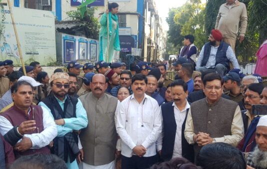 कांग्रेस का अडाणी को लेकर प्रदर्शन, केंद्र सरकार से जांच कराने की कर रहे मांग