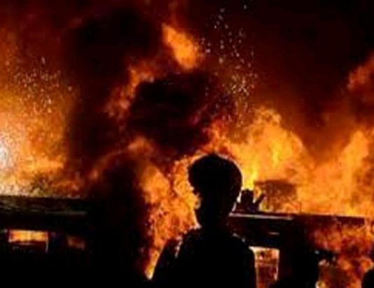 पटाखा गोदाम में लगी आग,चार जिंदा जले