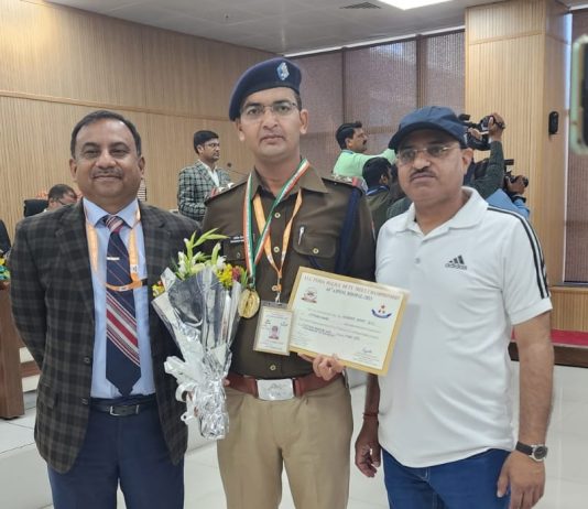 लिफ्टिंग पैकिंग एंड फॉरवर्डिंग ऑफ एविडेंस इस प्रतियोगिता में उप निरीक्षक संदीप बिष्ट ने जीता स्वर्ण, पुलिस महानिदेशक व एसएसपी ने दी बधाई