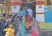 भोले के जयकारों से मंडल मुख्यालय में गूंजे शिवालय, मंदिरों में उमड़ी भीड़ में आस्था के आगे हर कोई दिखा नतमस्तक