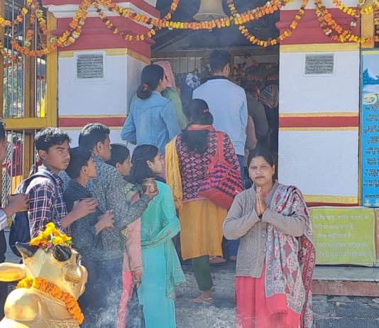 भोले के जयकारों से मंडल मुख्यालय में गूंजे शिवालय, मंदिरों में उमड़ी भीड़ में आस्था के आगे हर कोई दिखा नतमस्तक
