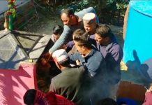 कांग्रेसियों ने कंडोलिया ठाकुर की चौखट में दी हाजिरी,भाजपा सरकार की बुद्धि शुद्धि की कामना को लेकर किया जलाभिषेक