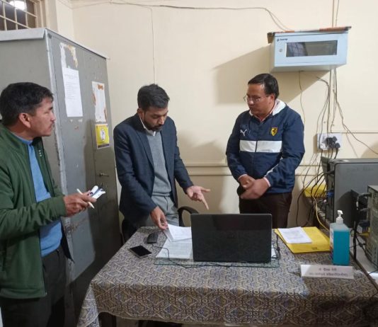 डीएम ने ब्लॉक कार्यालय पौड़ी का किया निरीक्षण, एडीओ पंचायत के भ्रमण व उपस्थिति पंजिका में विरोधाभास मिलने पर जिलाधिकारी ने स्पष्टीकरण किया तलब