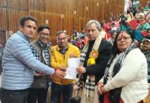 राष्ट्रीय पुरानी पेंशन बहाली संयुक्त मोर्चा ने सांसद गढ़वाल तीरथ सिंह रावत को पुरानी पेंशन बहाली को लेकर सौंपा ज्ञापन