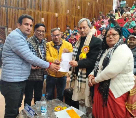 राष्ट्रीय पुरानी पेंशन बहाली संयुक्त मोर्चा ने सांसद गढ़वाल तीरथ सिंह रावत को पुरानी पेंशन बहाली को लेकर सौंपा ज्ञापन