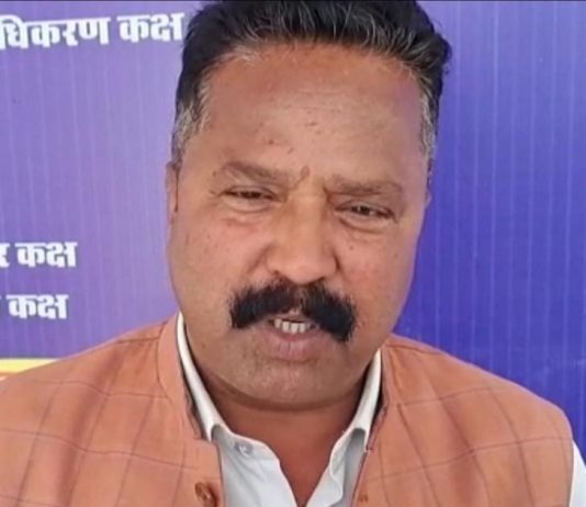 पूर्व जिला पंचायत सदस्य तामेश्वर आर्य ने ओजली गांव के ग्रामीणों को पेयजल सुविधा मुहैया कराने की उठाई मांग