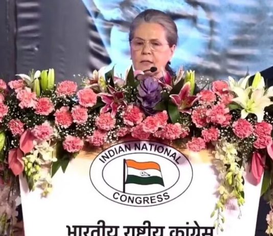 अपने मित्रों के लिए सत्ता चला रहे हैं पीएम मोदी : सोनिया गांधी