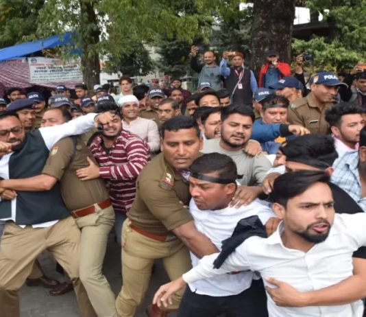 सीएम धामी की रैली से पहले कांग्रेसियों का जमकर हंगामा