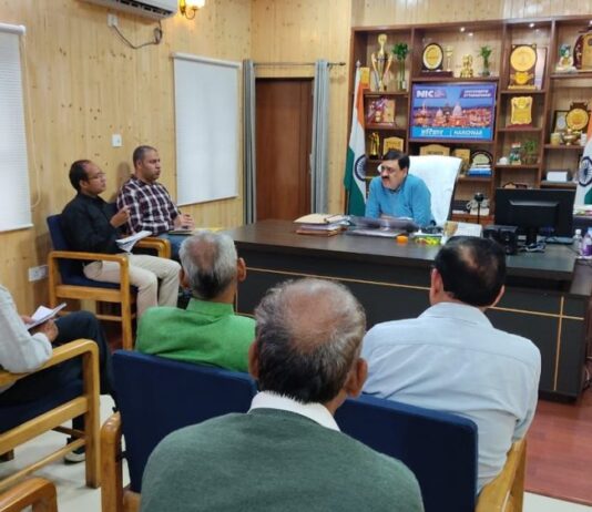 सरकार के एक वर्ष पूर्ण होने पर लगेंगे चिकित्सा शिविर: जिलाधिकारी विनय शंकर पांडेय