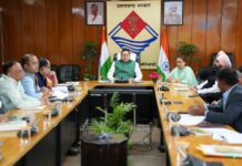 मुख्यमंत्री ने खेल विश्वविद्यालय के सबंध में अधिकारियों के साथ की बैठक