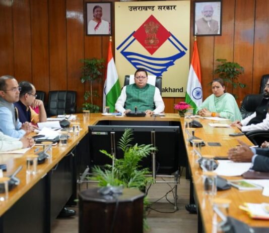 मुख्यमंत्री ने खेल विश्वविद्यालय के सबंध में अधिकारियों के साथ की बैठक