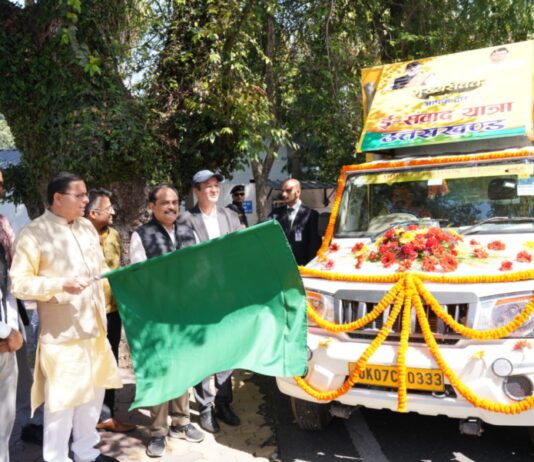 सीम धामी ने किया ई-संवाद यात्रा उत्तराखण्ड’ वाहन का फ्लैग ऑफ