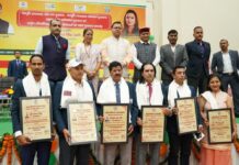 मुख्यमंत्री ने देवभूमि उत्तराखण्ड खेल रत्न पुरस्कार से खिलाडियों को किया सम्मानित