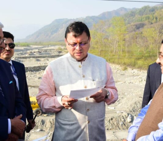 सीएम धामी ने रायपुर क्षेत्र में चल रहे पुनर्निर्माण कार्यों का किया स्थलीय निरीक्षण