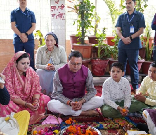 सीएम धामी ने कालिका माता मंदिर में की पूजा-अर्चना