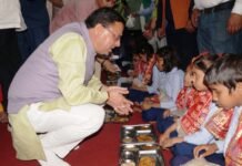 सीएम धामी ने दिव्यांग बच्चों के बीच किया कन्या पूजन