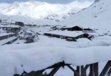 गगोत्री की पहाड़ियों ने ओढ़ी बर्फ की सफेद चादर