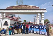 शैक्षिक भ्रमण पर निकले छात्रों के दल को इंजीनियरिंग कॉलेज घुड़दौड़ी में दी गई विभिन्न ट्रेडों की शिक्षाप्रद जानकारी