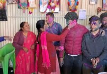 कांग्रेसियों ने जिला कांग्रेस कार्यालय मनाया होली मिलन कार्यक्रम